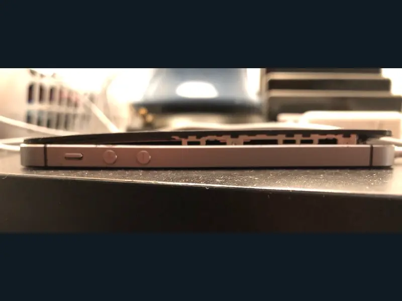 Swollen battery lifting the screen